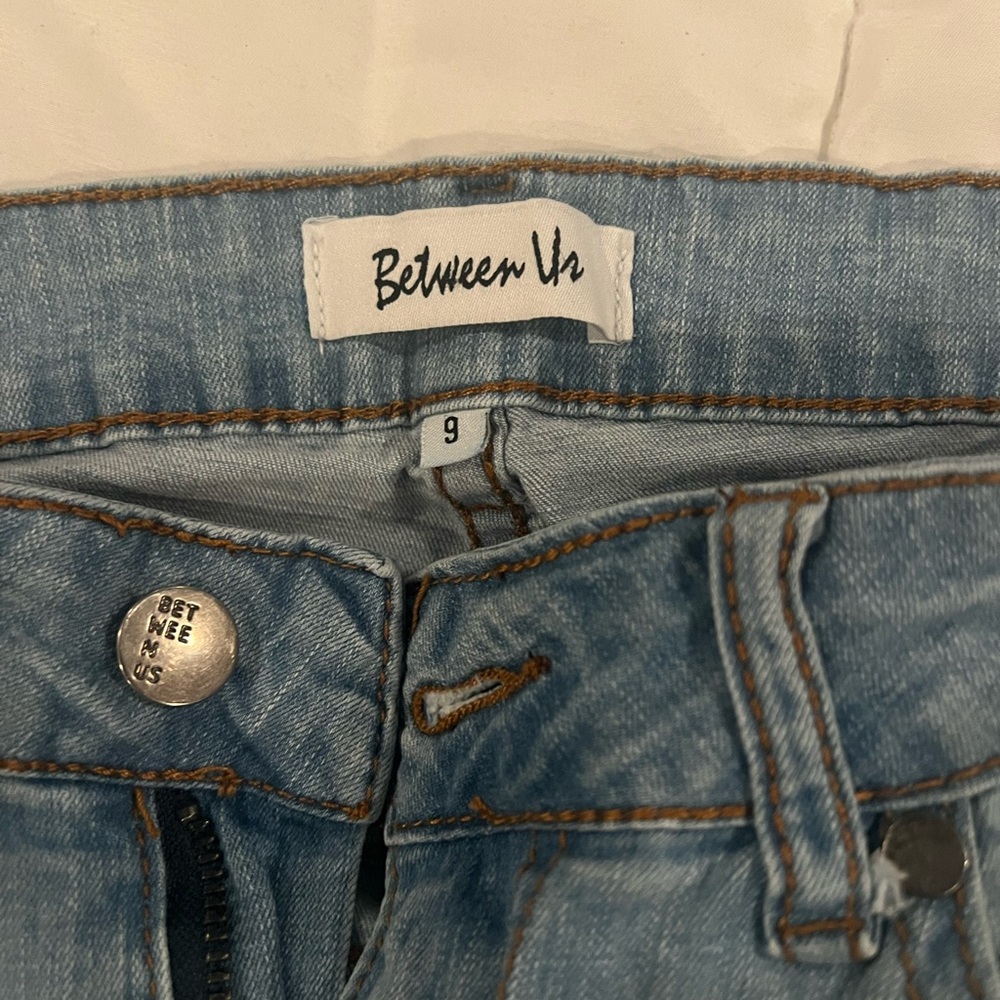 Between Us Women's Light Blue Cropped Jeans